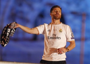 Xabi-Alonso-Nella-Celebrazione-Dei-Campioni-Con-La-Replica-Audemars-Piguet