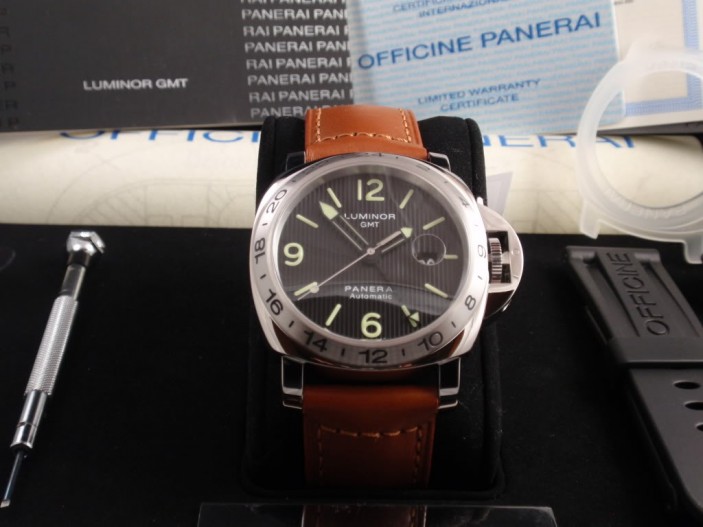 Panerai-Luminor-GMT-Replica